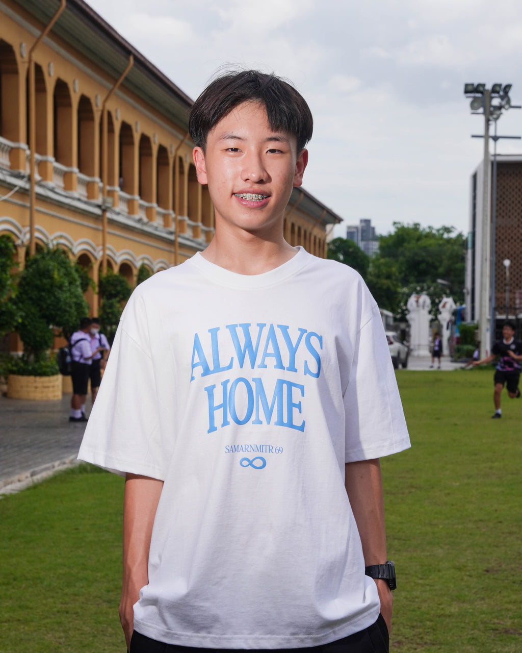 เสื้อ Boxy Always Home สีขาว